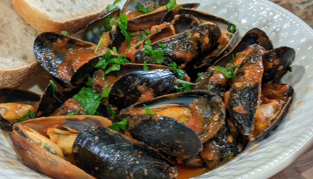 Mussels in Tomato White Wine Sauce